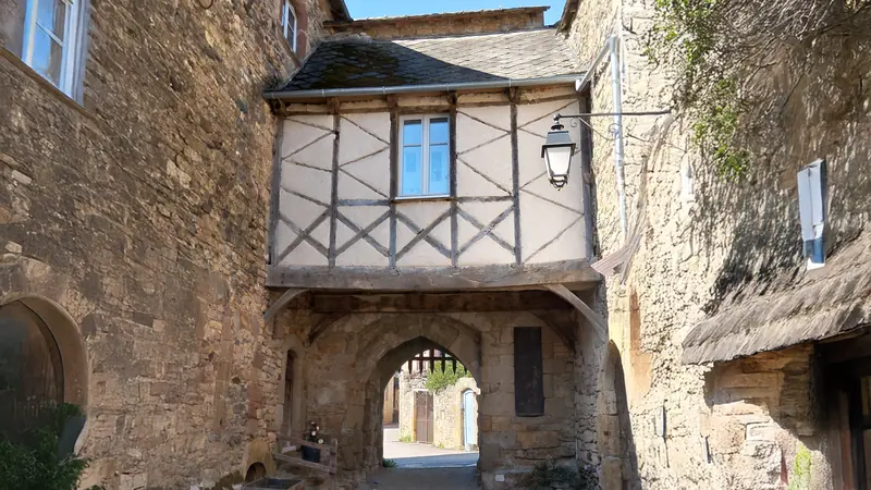 La porte Est de la cité de Flaujac