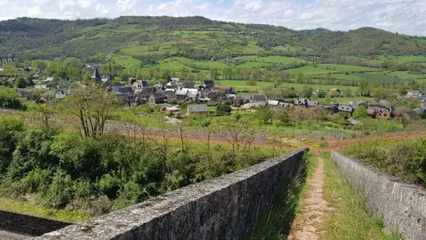 sur-le-chemin-au-dessus-de-valady-1