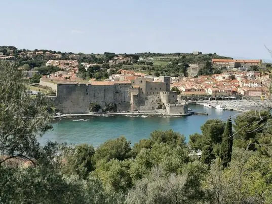 Vue sur la baie de Collioure